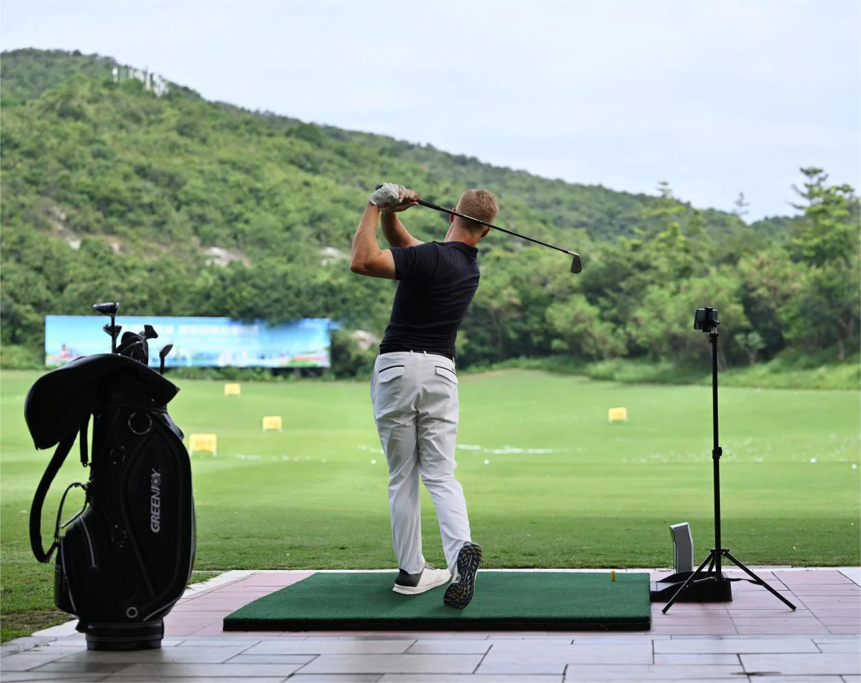 GolfJoy GDS Plus Launch Monitor: Verbessern Sie Ihr Golfspiel mit Präzision