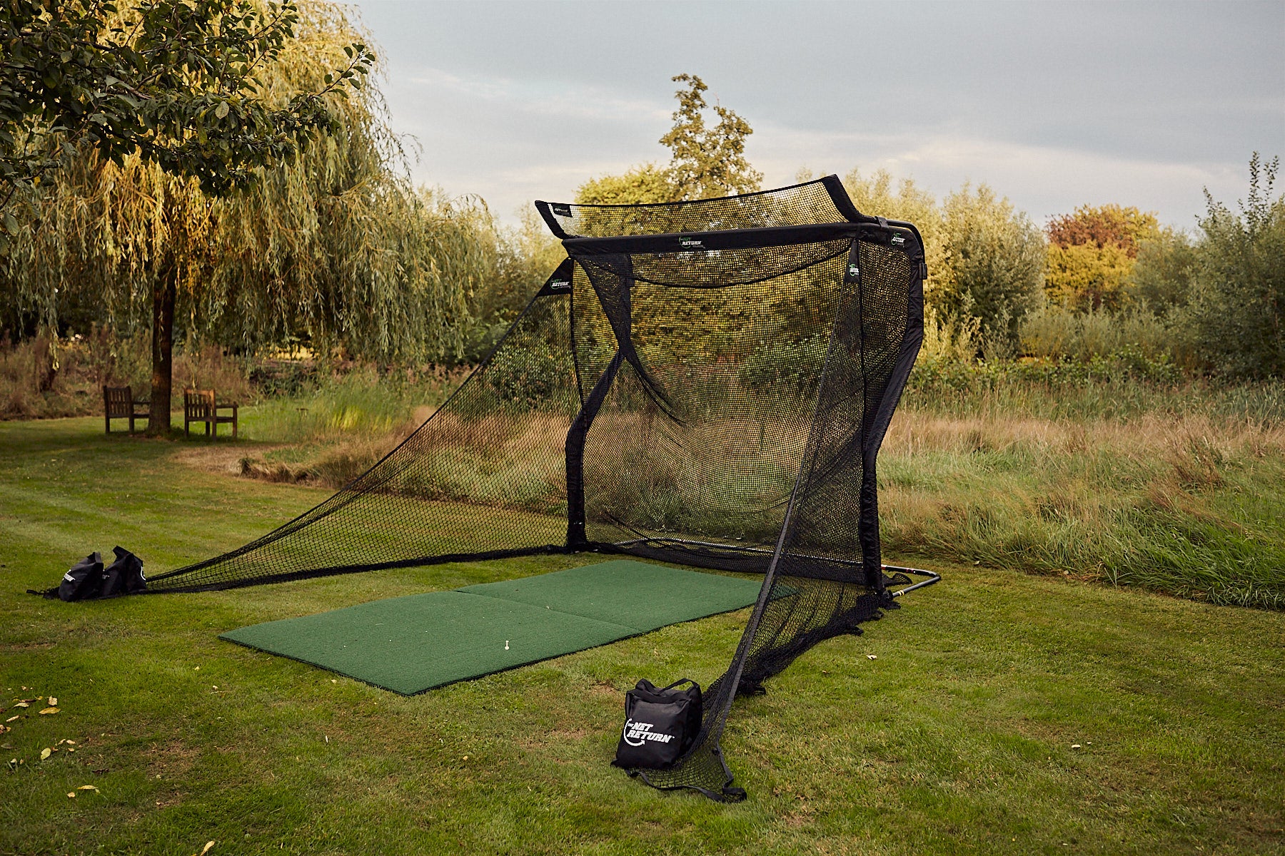 Net Return Pro Golfnetz-Set mit Driving-Range-Matte und Seitenwänden