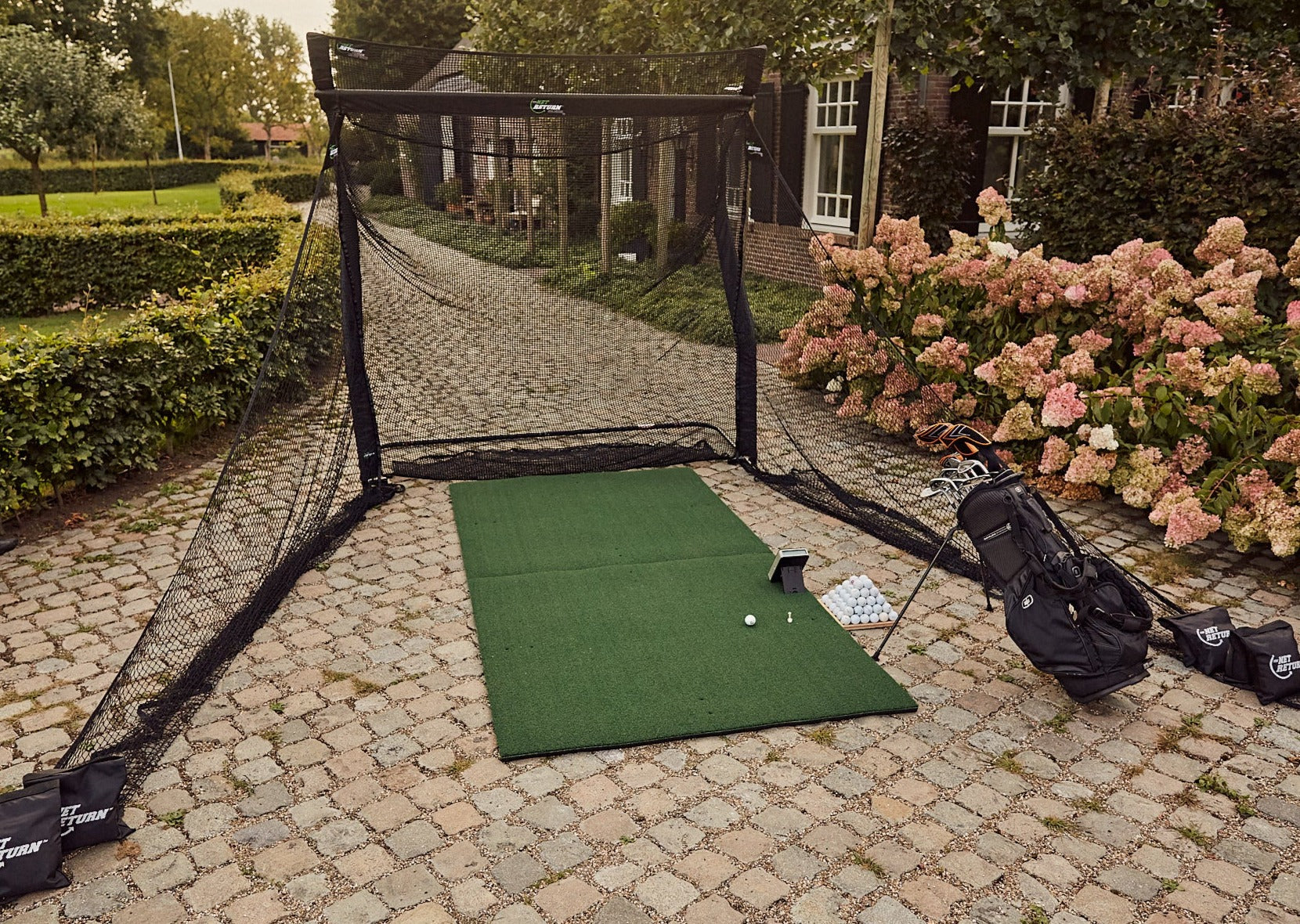 Net Return Pro Golfnetz-Set mit Driving-Range-Matte und Seitenwänden